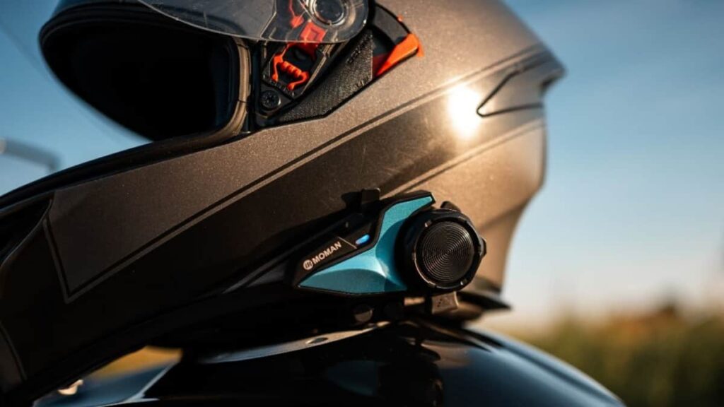 Riding Smarter: A Guide to Bluetooth Motorcycle Intercoms