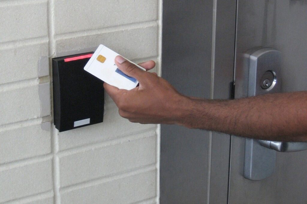 Federal identity management at a crossroads